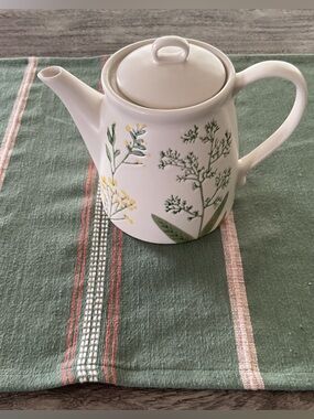 dWELL Herbal Decor Ceramic Teapot, 32 Ounces/8 Cups